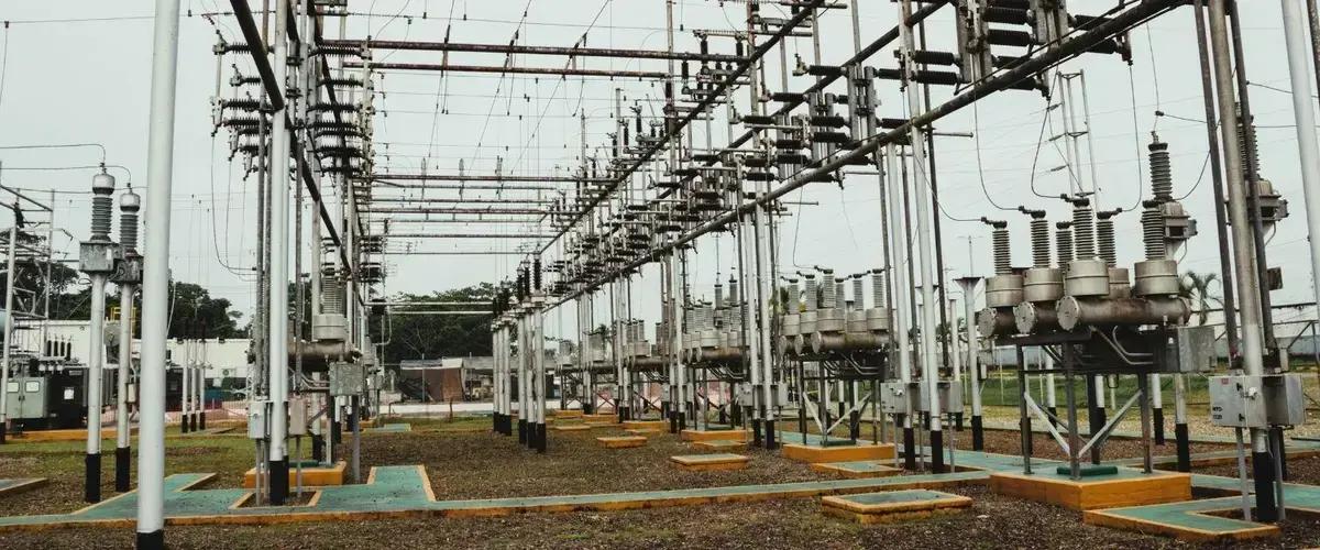 Como funciona uma subestação elétrica e sua importância para a energia